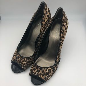 Nine West  5.5 Heel Leopard Peep Toe Shoe Pump
